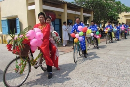 Đám cưới độc đáo rước dâu bằng xe đạp ở Tây Ninh hút dân mạng